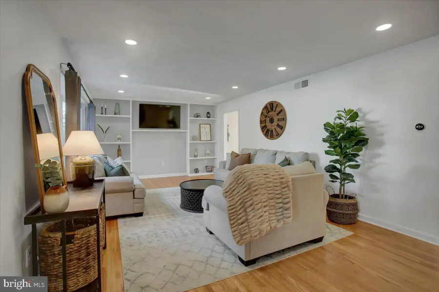 904 Alison Ave, Mechanicsburg, PA 17055 - Image #2