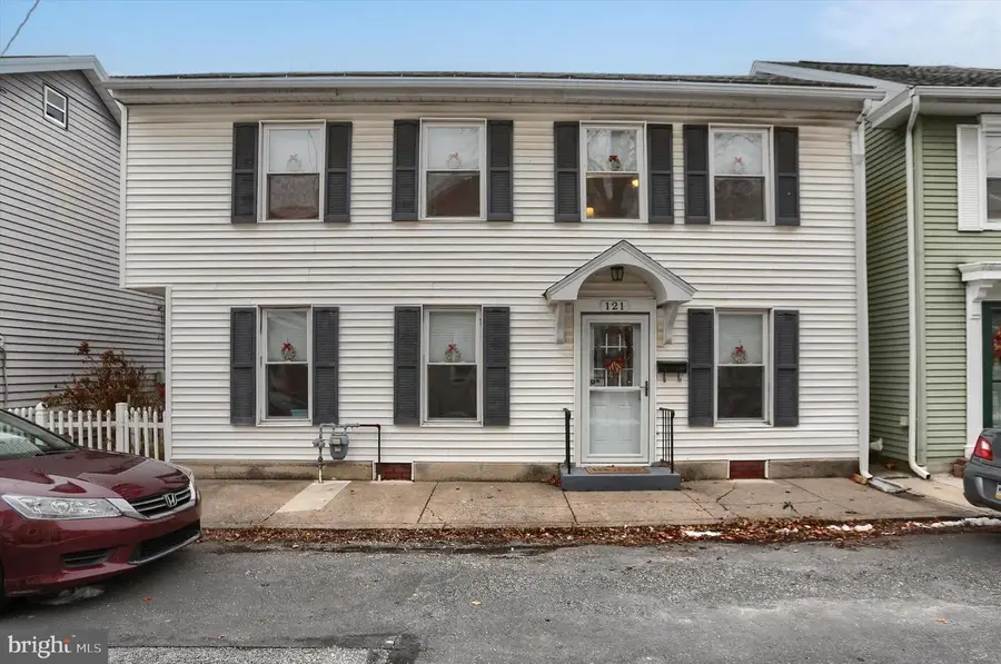 121 E Locust St, Mechanicsburg, PA 17055 - Image #2