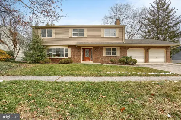 516 Lamp Post Ln, CAMP HILL, PA 17011