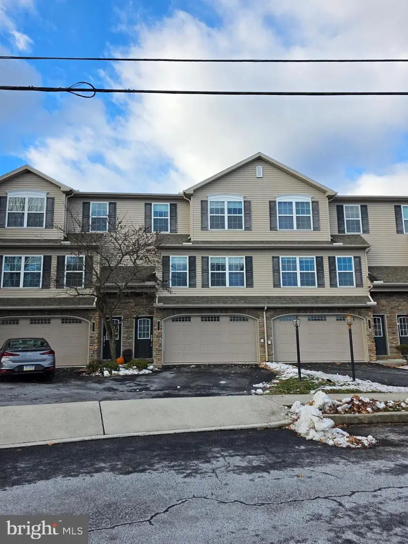 112 Old Schoolhouse Ln, Mechanicsburg, PA 17055 - Image #2