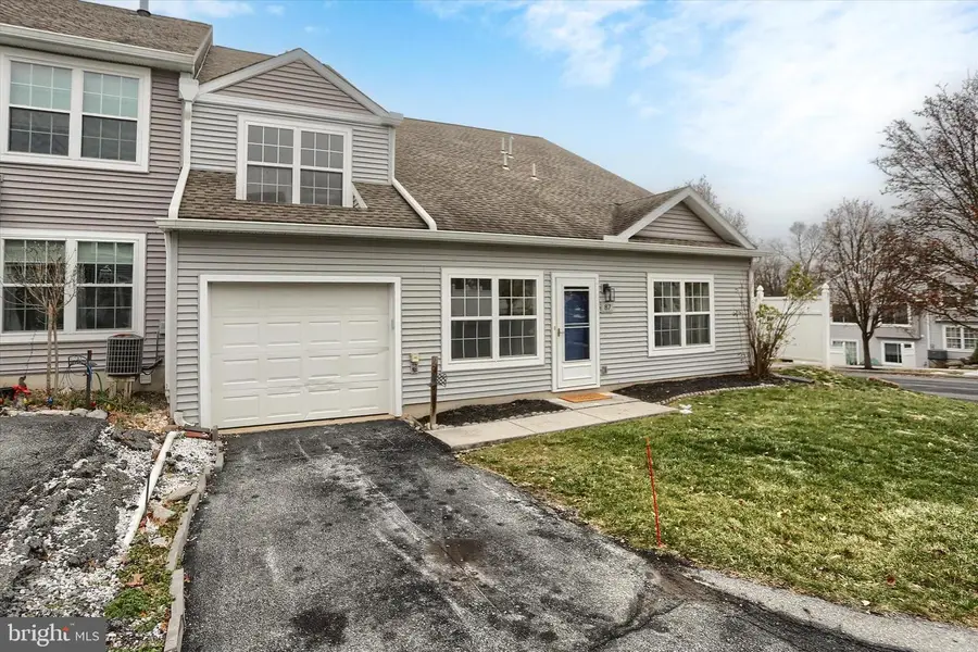 87 Courtyard Dr, Carlisle, PA 17013 - Image #2