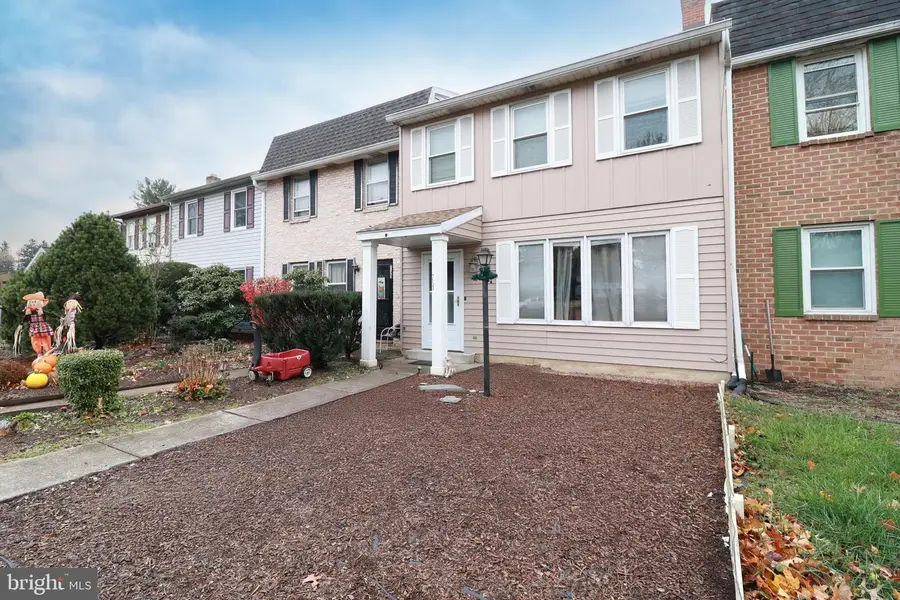 7123 Salem Park Cir, Mechanicsburg, PA 17050 - Image #2