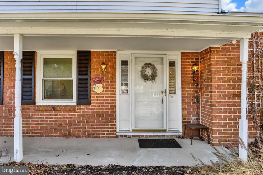 209 Lamp Post Ln, Camp Hill, PA 17011 - Image #2