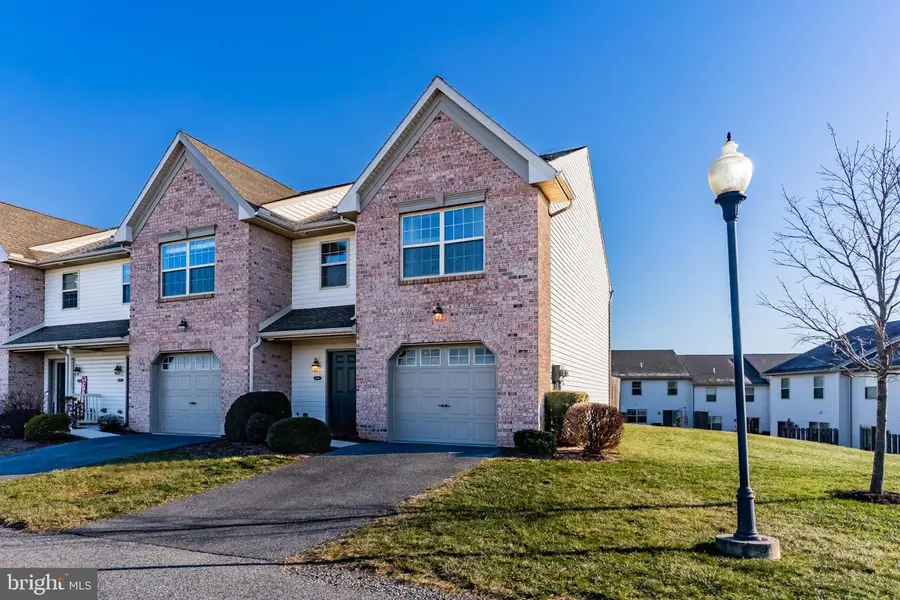 216 Melbourne Ln, Mechanicsburg, PA 17055 - Image #2