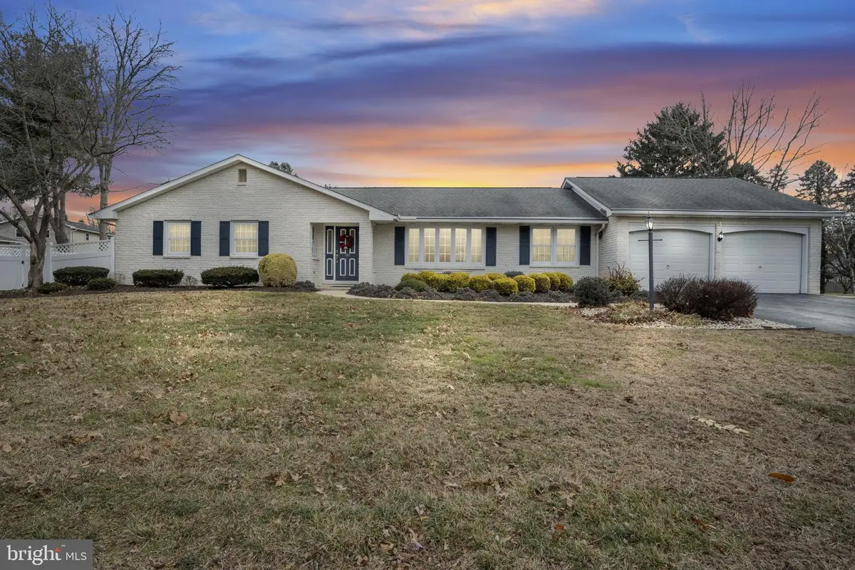 705 Sutton Dr, Carlisle, PA 17013 - Image #1