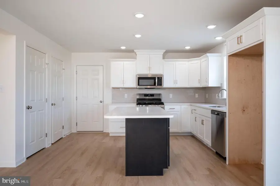 322 Reserve Ln, Mechanicsburg, PA 17050 - Image #2