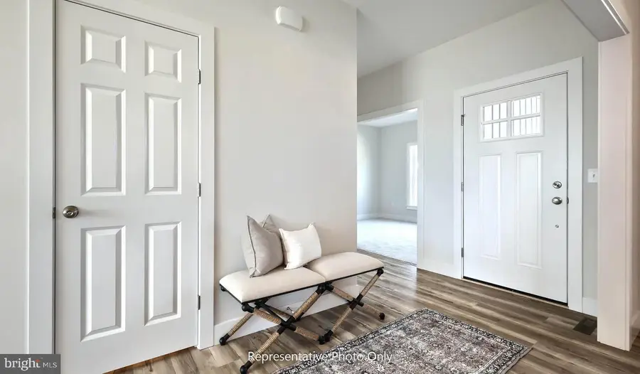 2236 S Autumn Chase Dr, Mechanicsburg, PA 17055 - Image #3