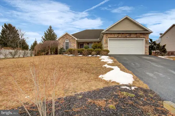 18 Sir William Dr, NEWVILLE, PA 17241