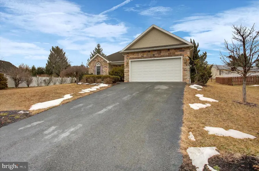 18 Sir William Dr, Newville, PA 17241 - #2