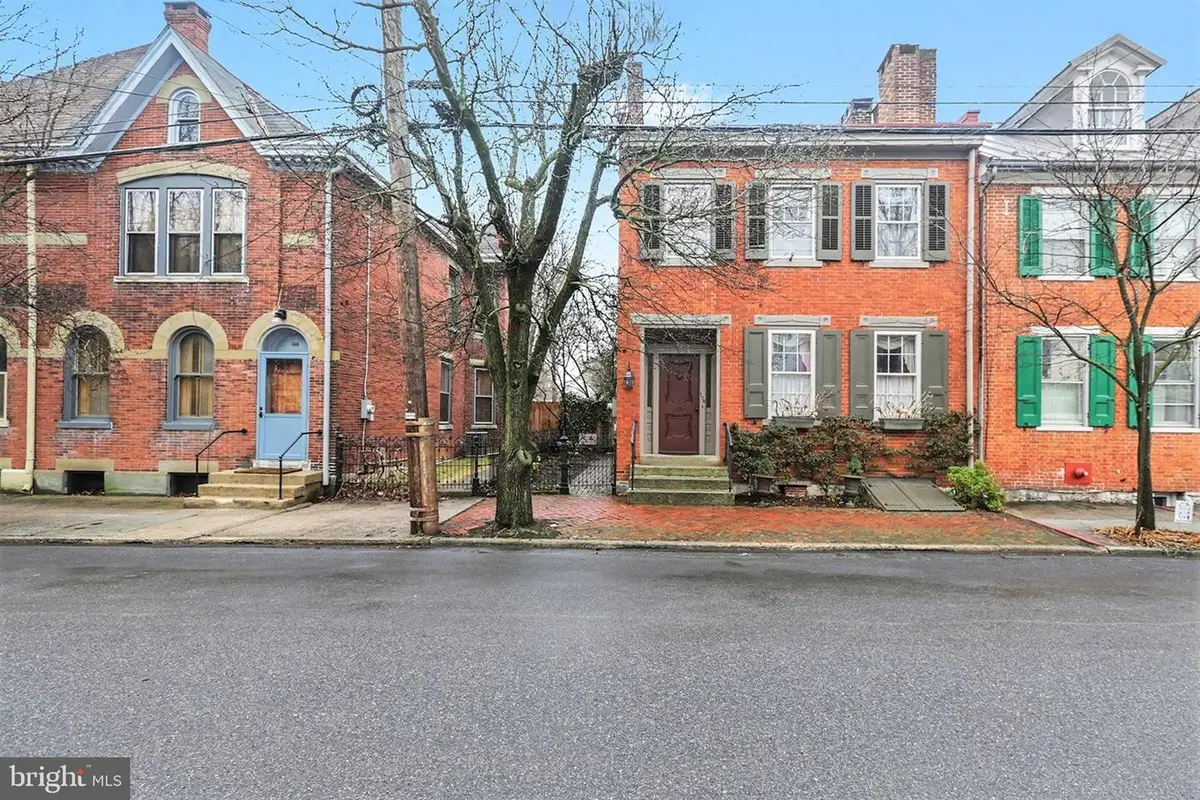 136 W Pomfret St, Carlisle, PA 17013 - #1