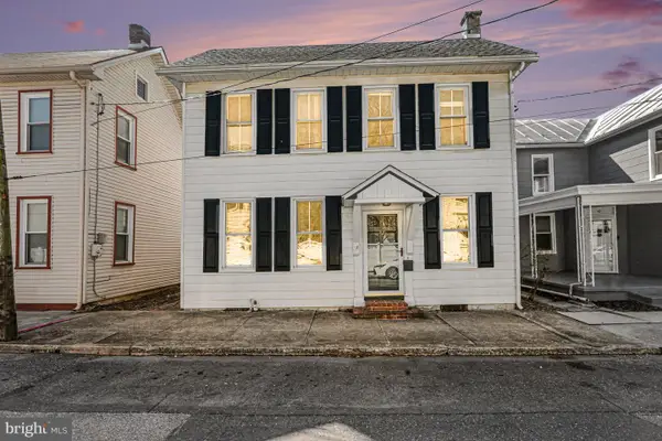 12 S Washington St, MECHANICSBURG, PA 17055