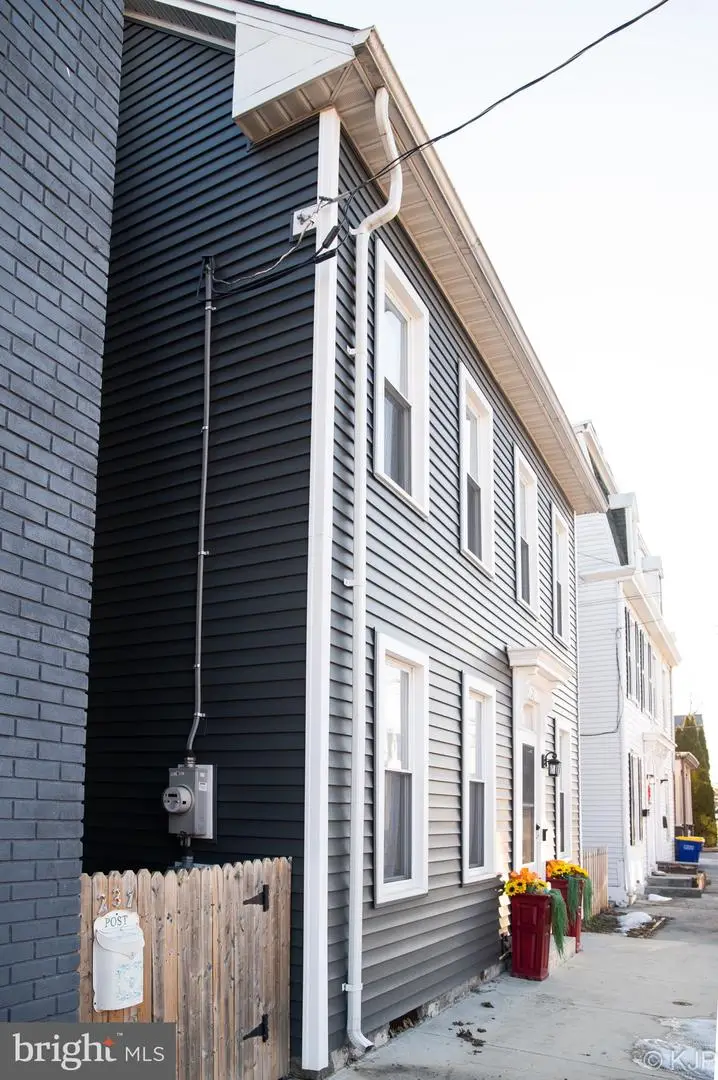 231 W Locust St, Mechanicsburg, PA 17055 - #2