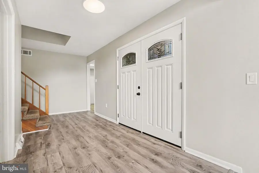 811 Wellington Dr, Carlisle, PA 17013 - #2