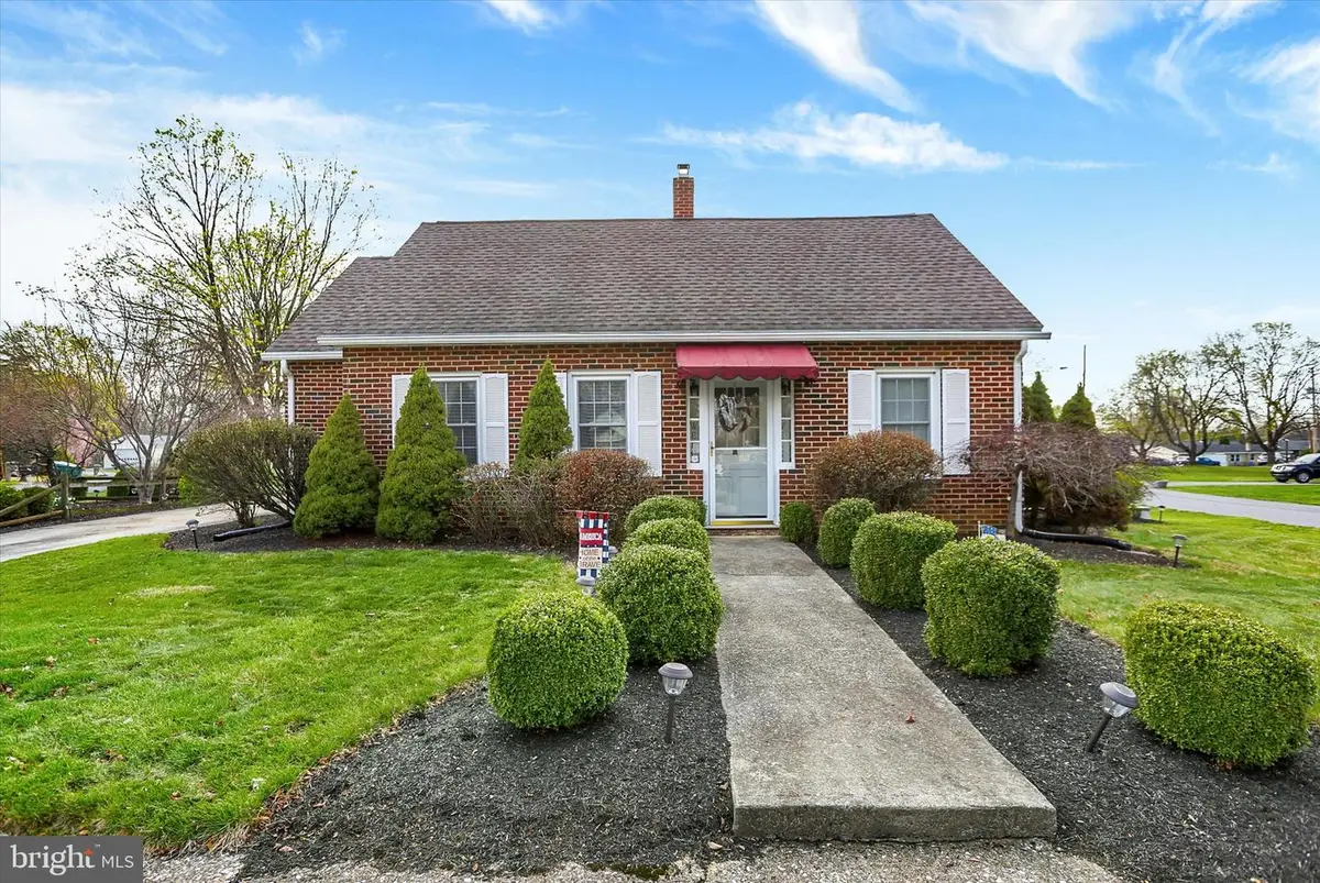 607 Woodland Ave, Mount Holly Springs, PA 17065 - #1