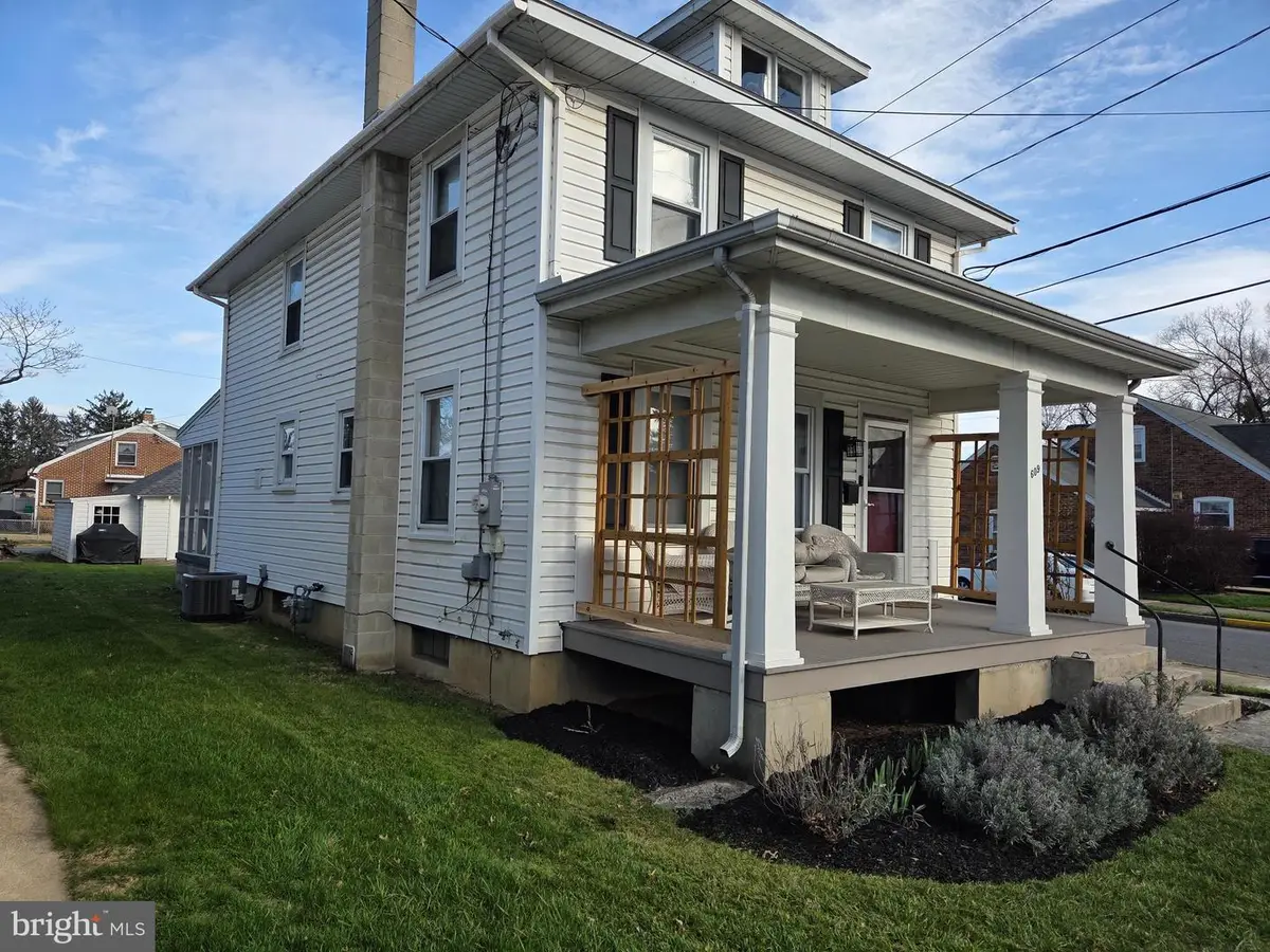 609 N East St, Carlisle, PA 17013 - #1