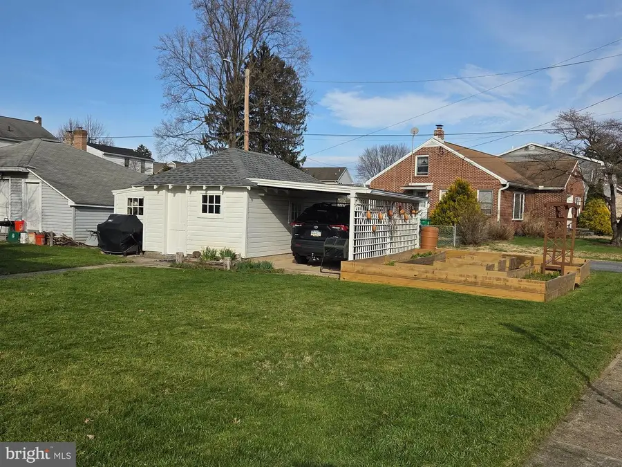609 N East St, Carlisle, PA 17013 - #3