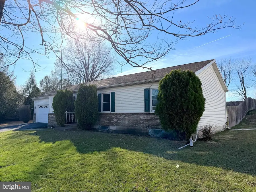 8 Wheatfield Dr, Carlisle, PA 17015 - #2