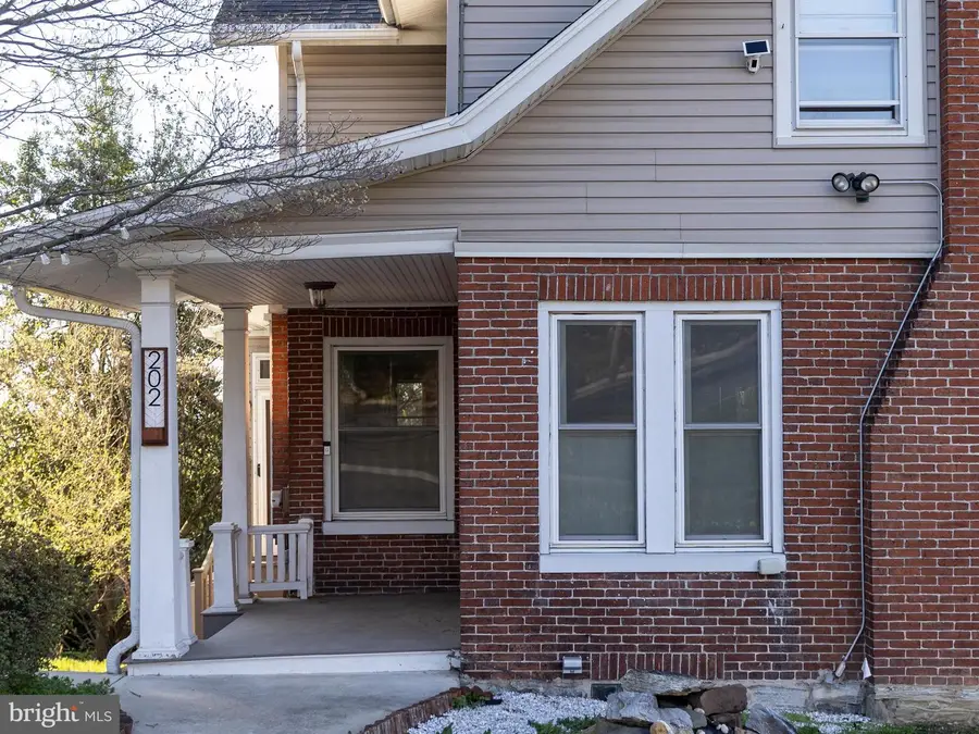 202 Walnut St, Lemoyne, PA 17043 - #2