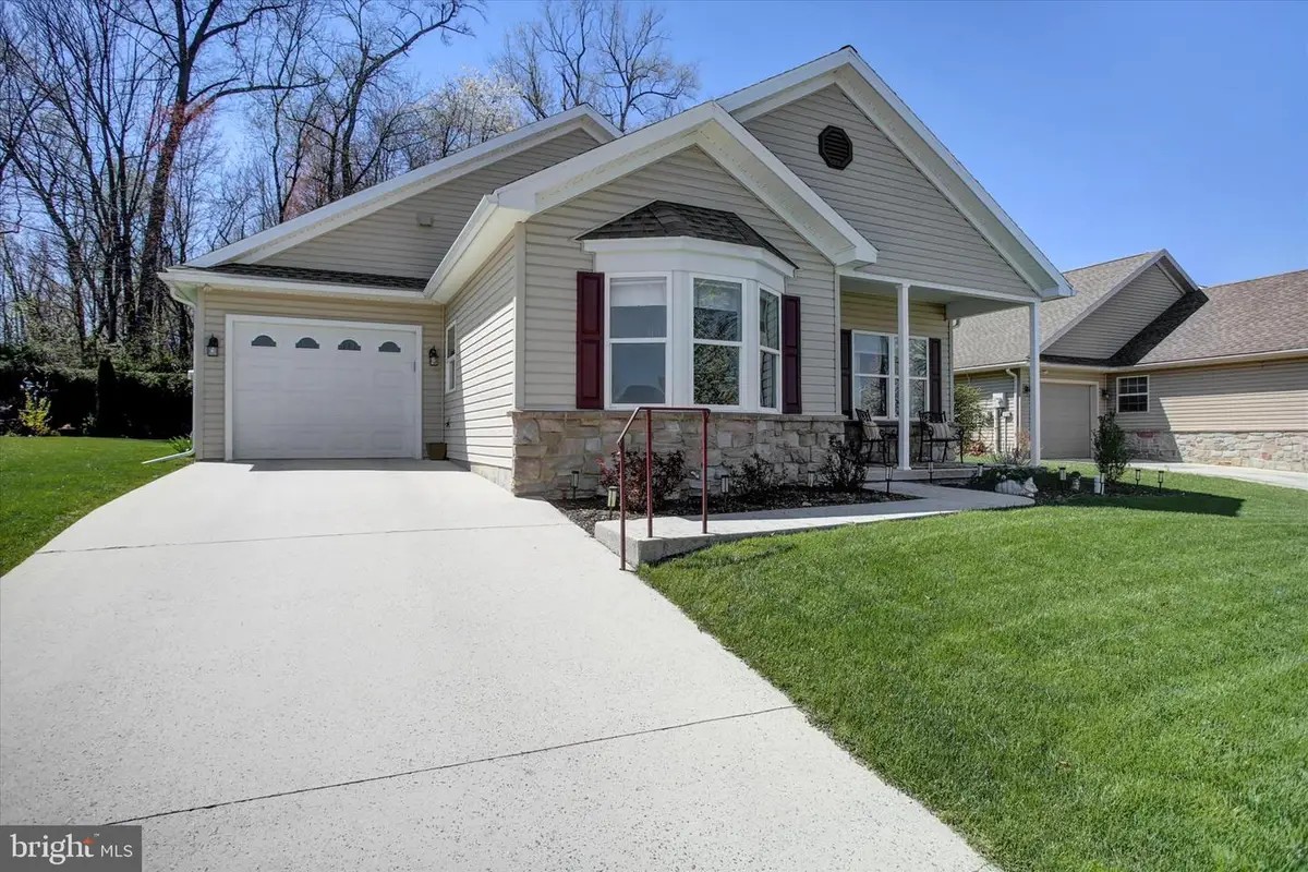 25 Colonial Court, Shippensburg, PA 17257 - #1