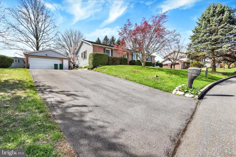 8 Dogwood Dr, Mount Holly Springs, PA 17065 - #3