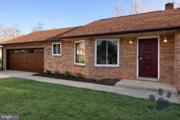 855 W North St, CARLISLE, PA 17013