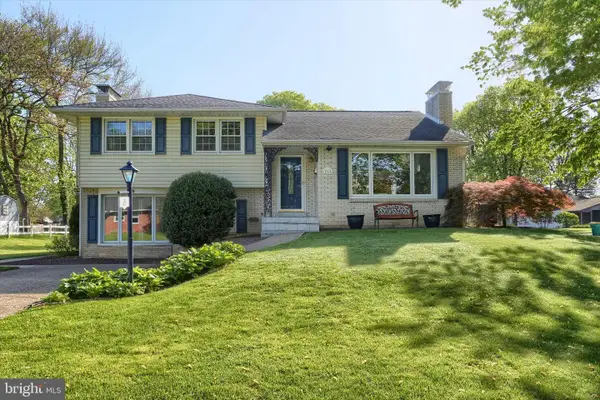25 Oak Ave, CAMP HILL, PA 17011
