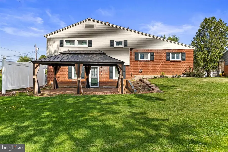 20 Kensington Dr, Camp Hill, PA 17011 - #2