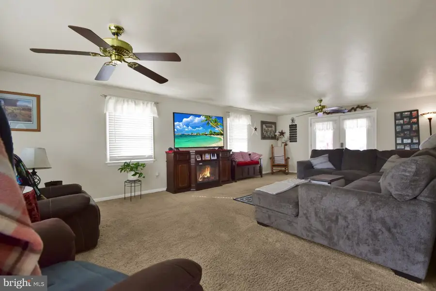 408 Penn St S, Shippensburg, PA 17257 - #3