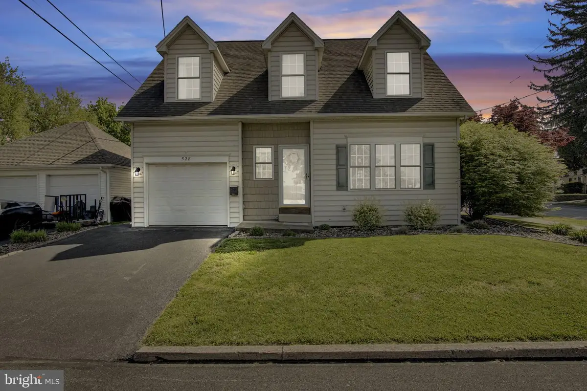 528 W Simpson St, Mechanicsburg, PA 17055 - #1