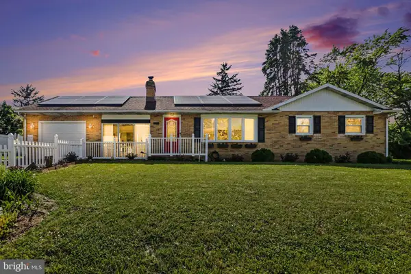 1918 Douglas Dr, CARLISLE, PA 17013