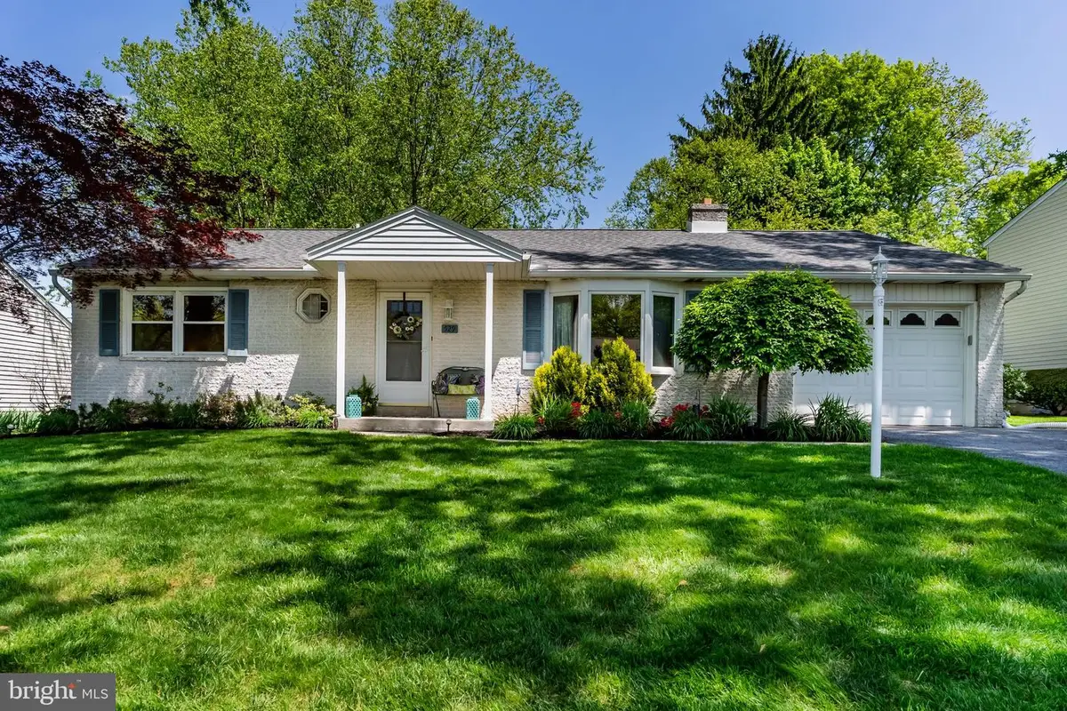 529 Fairway Dr, Camp Hill, PA 17011 - #1