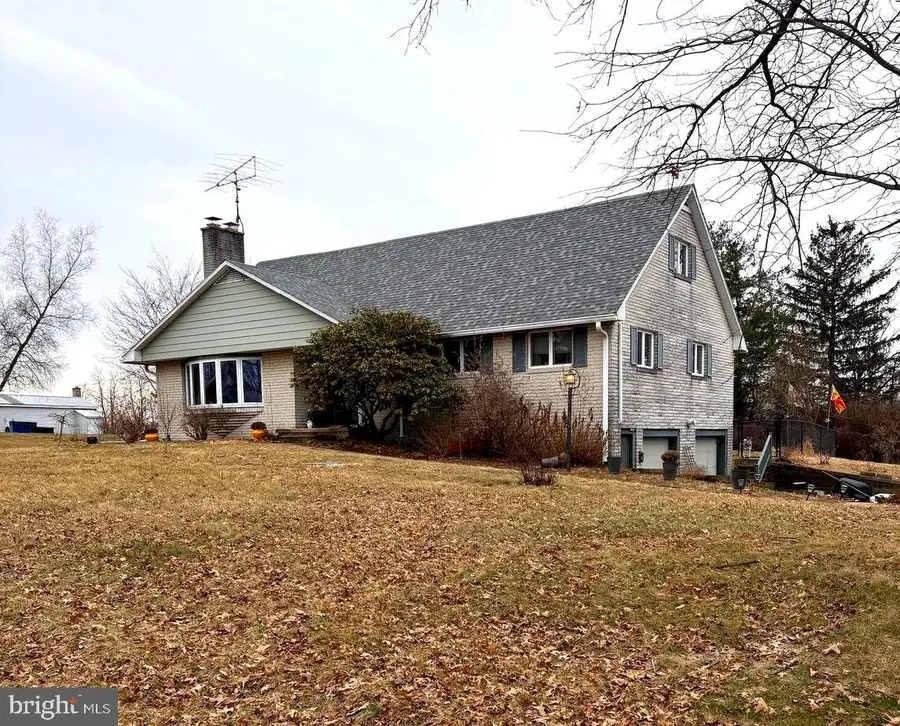 218 Three Square Hollow Rd, Newburg, PA 17240 - #2
