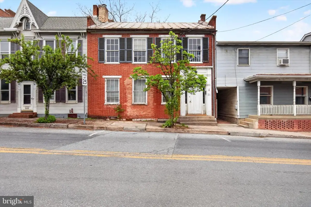 21 E Main St, Newville, PA 17241 - #1