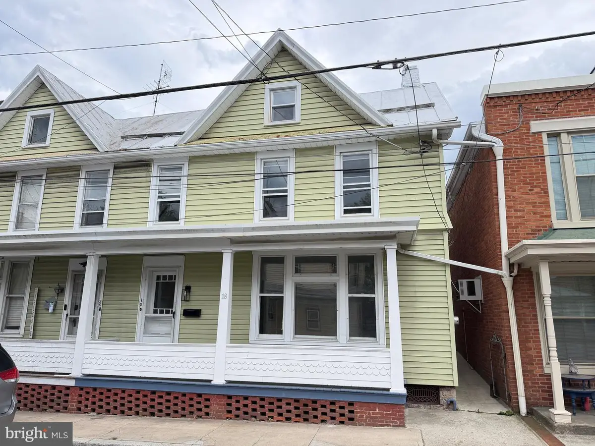 18 E Main St, Newville, PA 17241 - #1