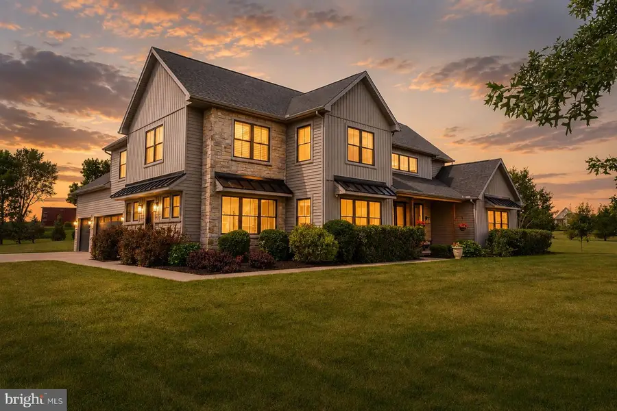 4 Walton Dr, Carlisle, PA 17015 - #2