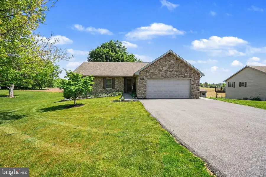 100 Garfield Dr, Carlisle, PA 17015 - #2