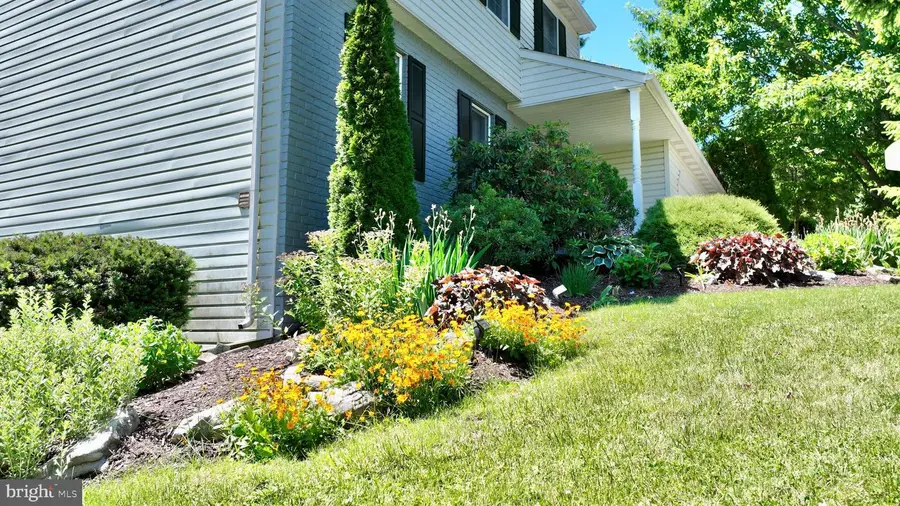 1017 Crystal Creek Dr, Mechanicsburg, PA 17050 - #2