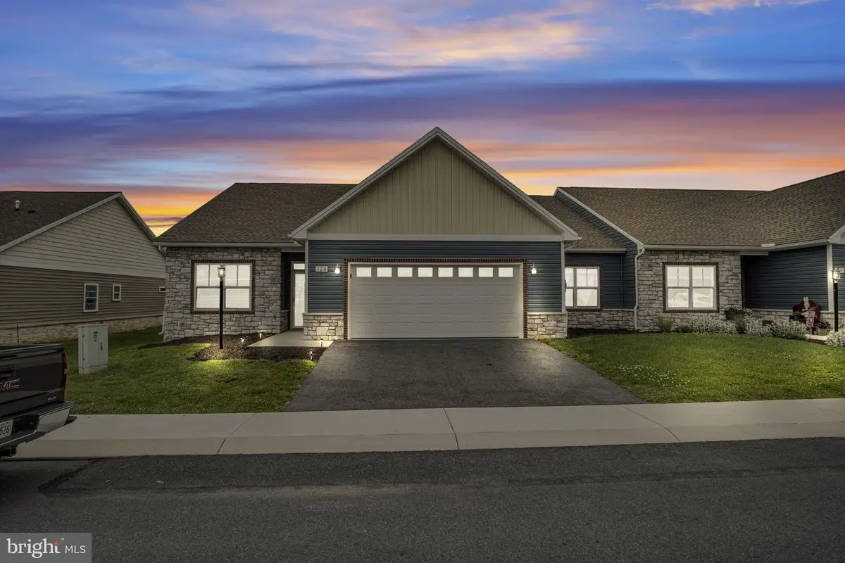 128 Cardinal Dr, Shippensburg, PA 17257 - #1