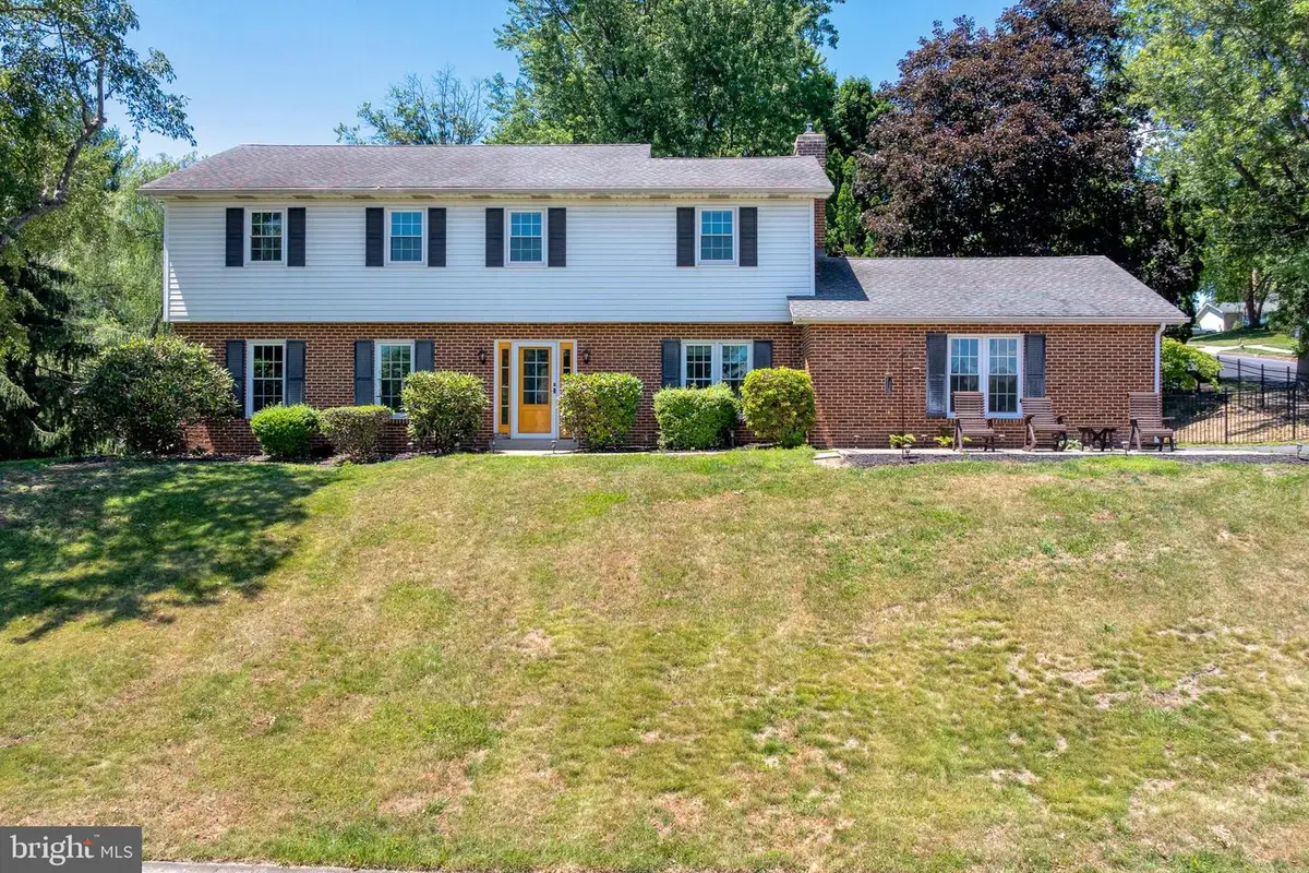 429 Pawnee Dr, Mechanicsburg, PA 17050 - #1