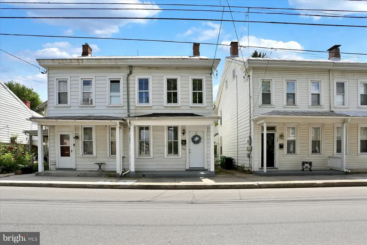 256 E Louther St, Carlisle, PA 17013 - #1