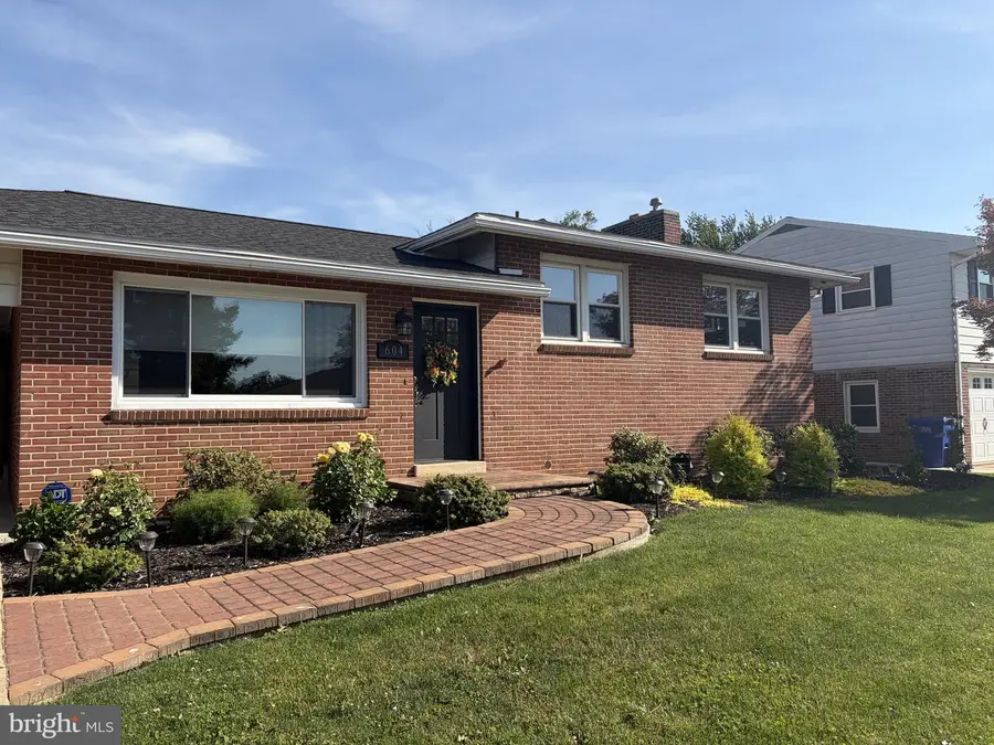 604 Robert St, Mechanicsburg, PA 17055 - #3