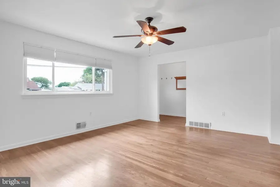 13 Rockaway Dr, Camp Hill, PA 17011 - #2
