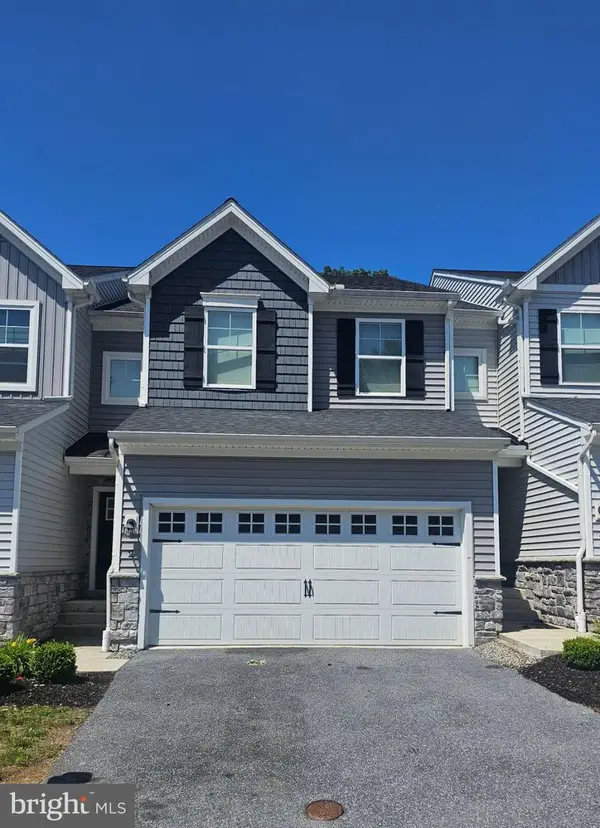 2 Woods Dr, CAMP HILL, PA 17011