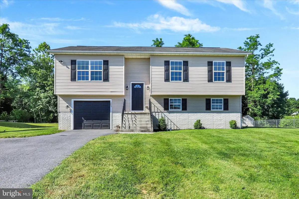 207 Pike Ct, Shippensburg, PA 17257 - #1