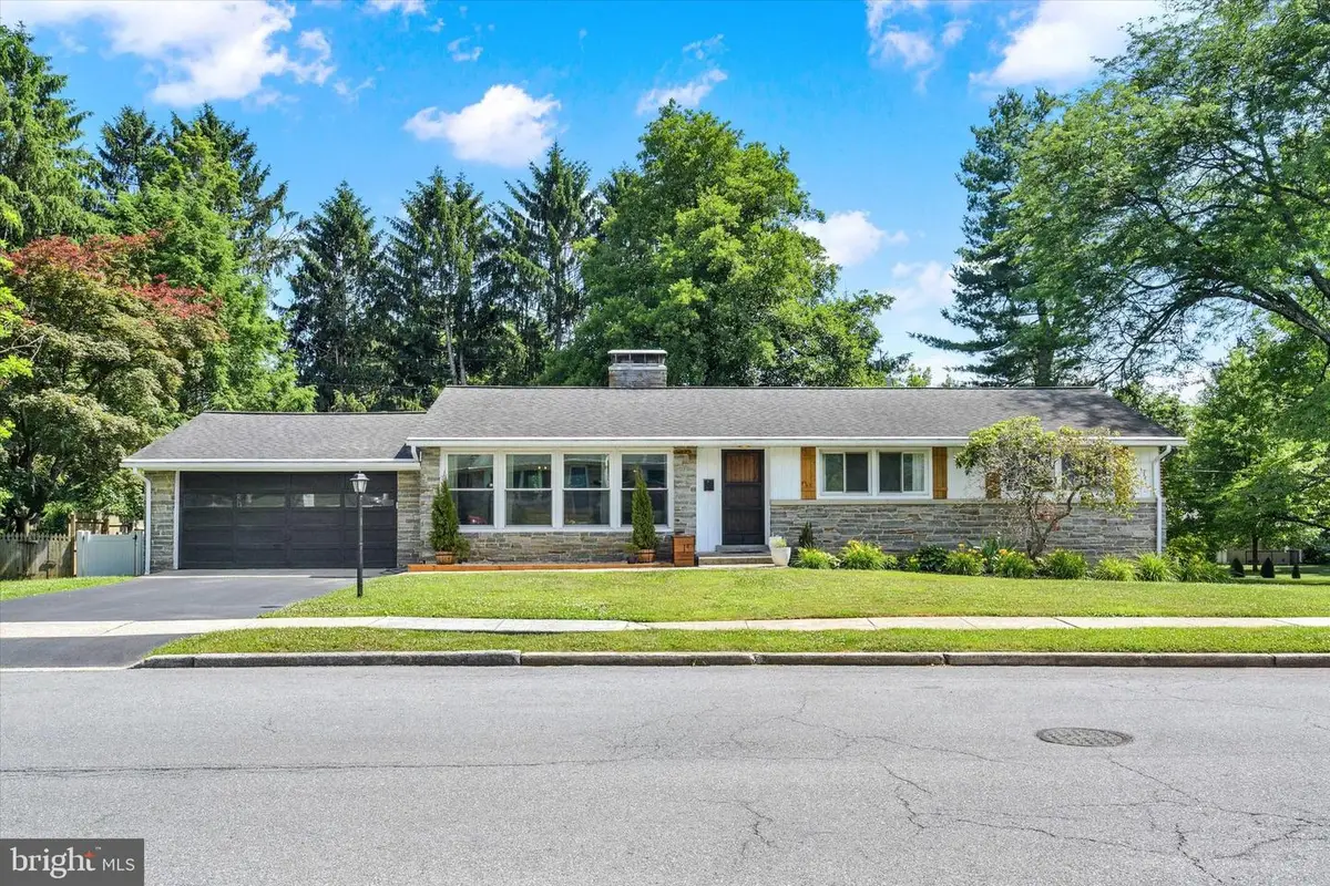 15 Center Dr, Camp Hill, PA 17011 - #1