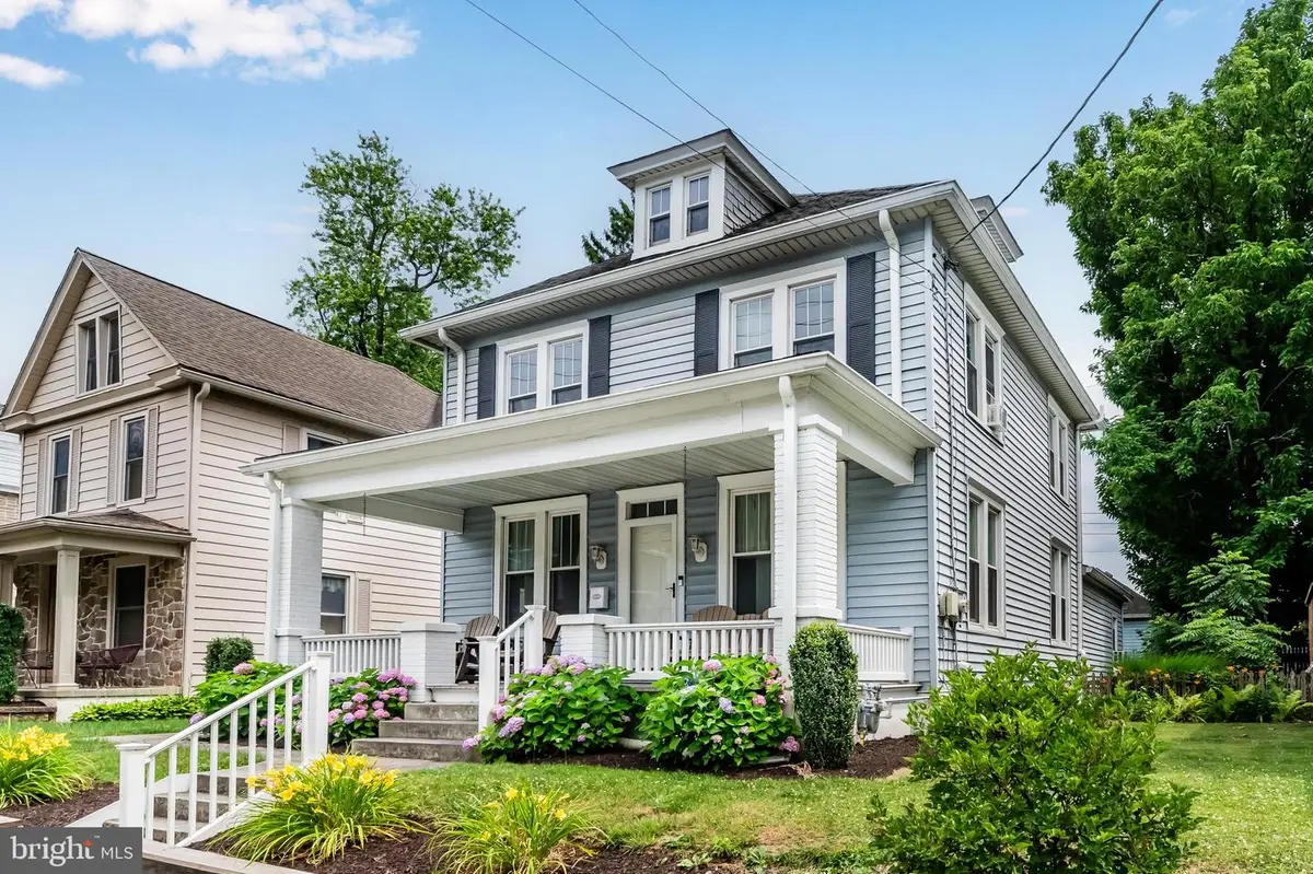 621 W Main St, Mechanicsburg, PA 17055 - #1