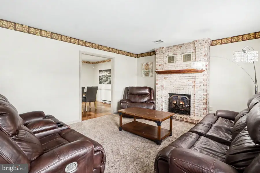 6 Kingswood Dr, Mechanicsburg, PA 17055 - #3