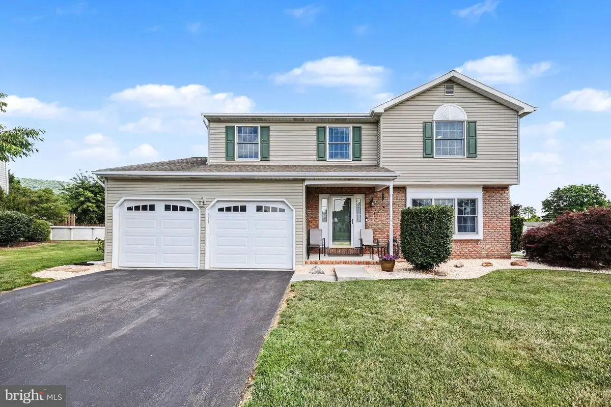9 Blue Spruce Dr, Enola, PA 17025 - #1