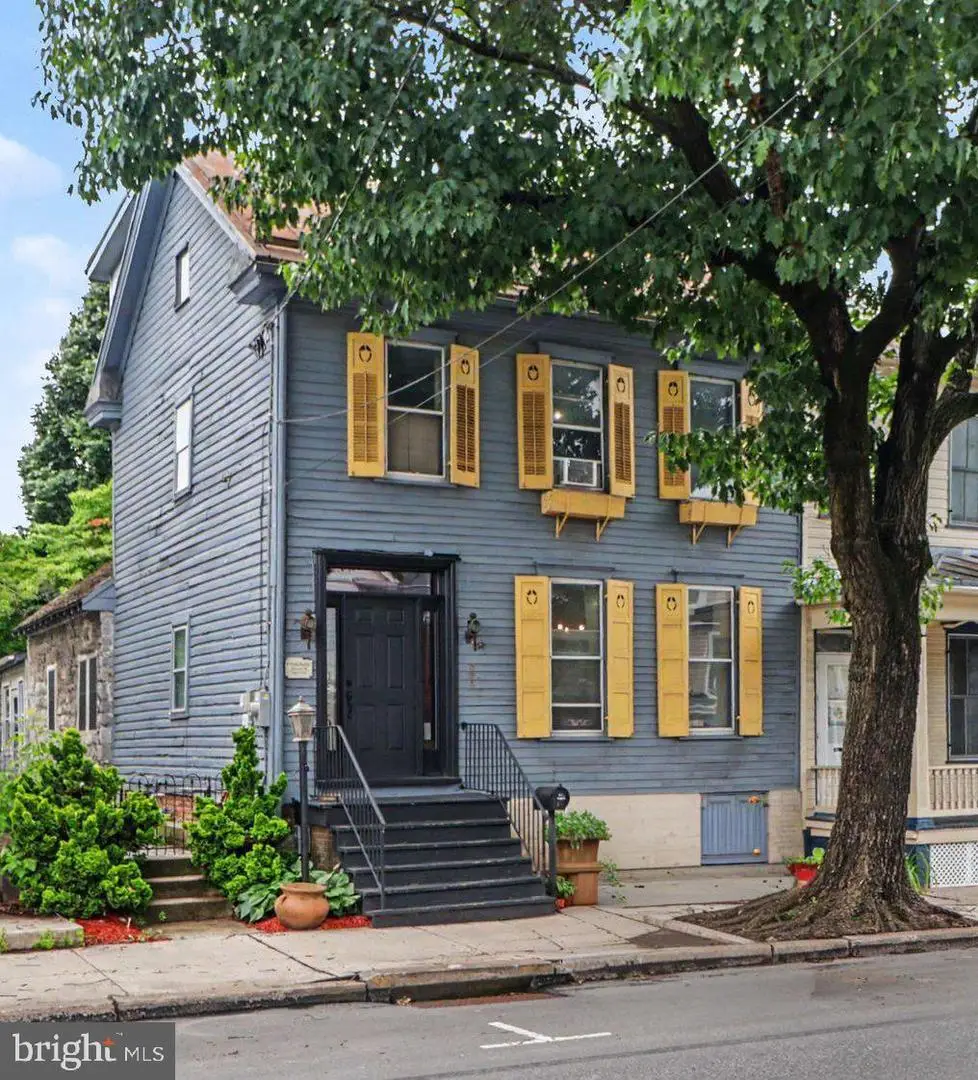 226 E King St, Shippensburg, PA 17257 - #1