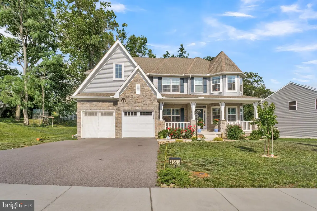4555 Lark Meadows Dr, Mechanicsburg, PA 17055 - #1